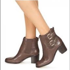 Sam Edelman Jodie Booties in Chocolate, size 7